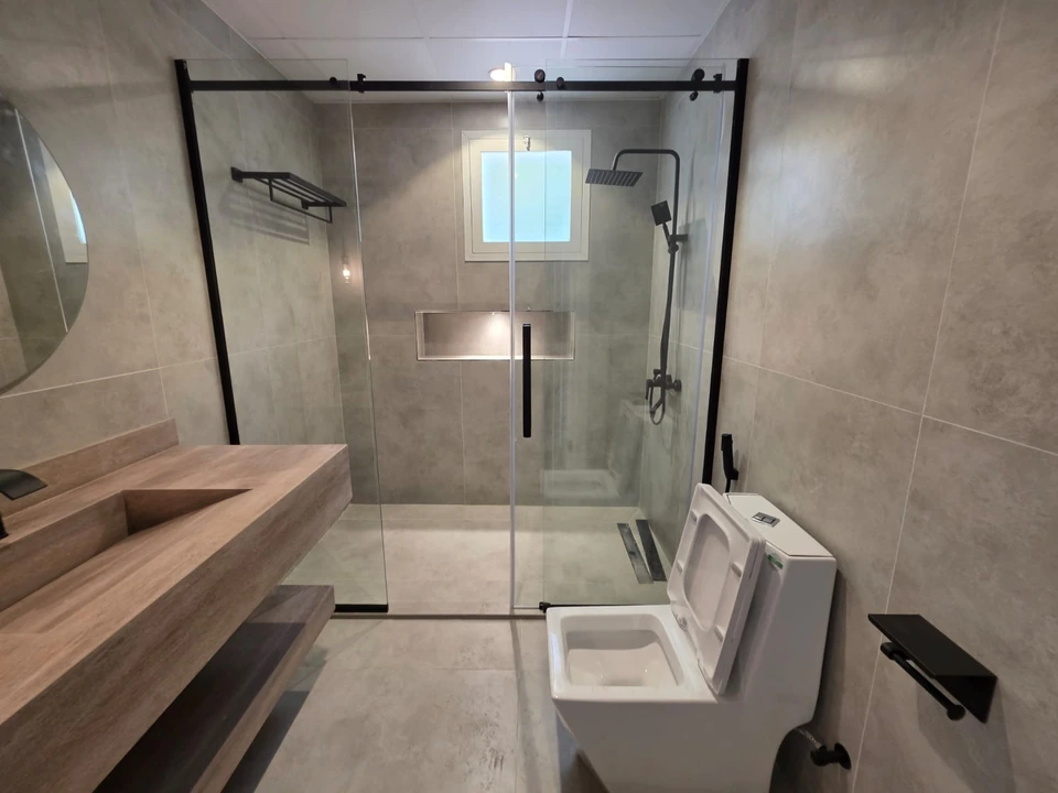 Bathroom and shower — Safa 1 villa